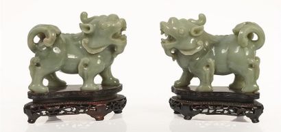 null CHINE.

Paire de Qilin en pierre dure verte (jade ?)

Représentés debout, gueule...