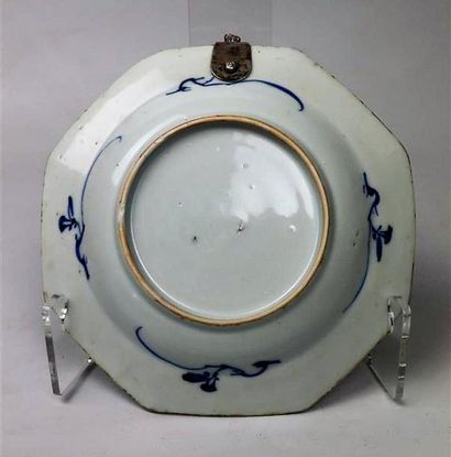 null Coupelle octogonale en porcelaine bleu blanc et monture argent

Chine, dynastie...