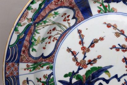 null CHINE, dynastie Qing, époque Kangxi (1662-1722)

Plat en porcelaine famille...