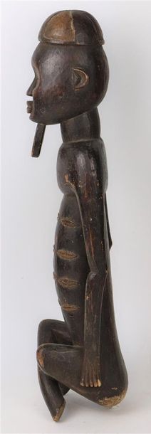 null BEEMBE (République du Congo). _x000D_

Statuette d'ancêtre masculin assis au...