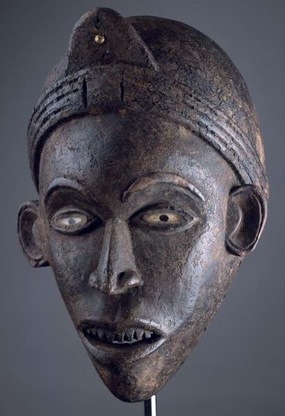null CONGO (République du Congo)._x000D_

Masque de divination comprenant des yeux...