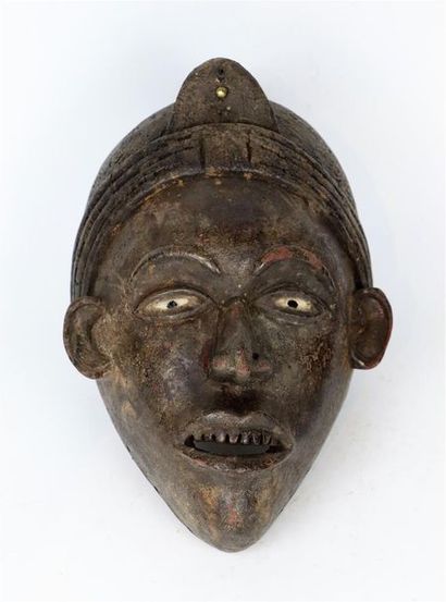 null CONGO (République du Congo)._x000D_

Masque de divination comprenant des yeux...