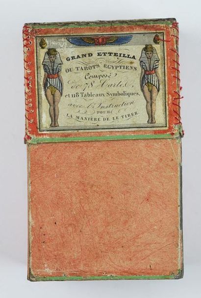 null Grand Etteilla ou tarots égyptiens, composé de 78 cartes et 118 tableaux symboliques,...