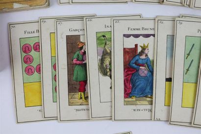 null Grand Etteilla ou tarots égyptiens, composé de 78 cartes et 118 tableaux symboliques,...