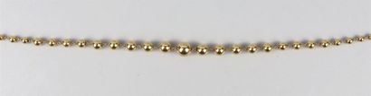 null Collier en or jaune composé de perles et de chaînons, les perles en choker.

L_44,5...