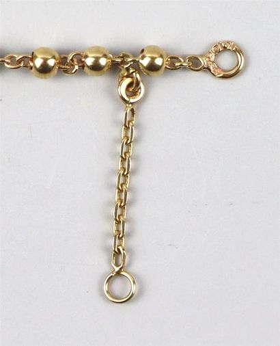 null Collier en or jaune composé de perles et de chaînons, les perles en choker.

L_44,5...