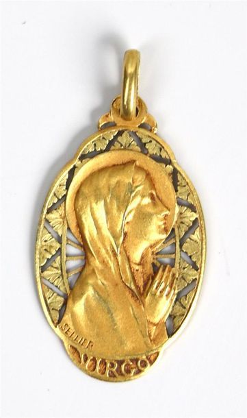 null Trois médailles religieuses en or jaune, à motif d'une Vierge en prière, de...