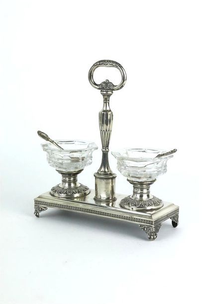 null Saleron double en argent et cristal.

Paris, 1819-1838.

On y joint deux cuillères...