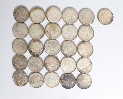 null Ensemble de pièces en argent comprenant :

3 pièces de 50 francs 1977, 26 pièces...