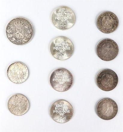 null Ensemble de pièces en argent comprenant :

4 pièces de 100 francs Statue de...
