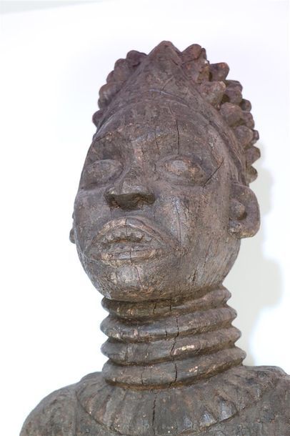 null BAMILEKE- BAMGWA (Cameroun). 
Grande statue représentant un homme (probablement...