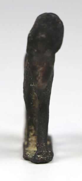 null BOEUF APIS. Bronze patine sombre.

Egypte Basse Epoque.

H_4 cm, L_4 cm. 

