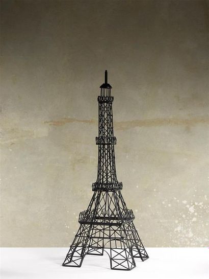 Importante Tour Eiffel en métal laqué noir....