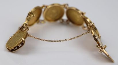null Bracelet en or jaune composé de huit pièces en or françaises et étrangères.

L_19cm.

72,16...