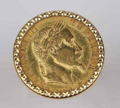 null Bague en or jaune ornée d'une pièce de 10 francs 1867 Napoléon III.

Tour de...