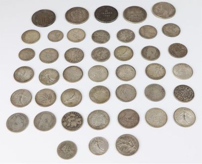 null Ensemble de pièces en argent comprenant :

30 pièces françaises de 2 francs,...
