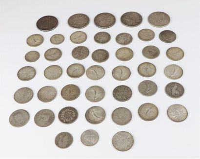 null Ensemble de pièces en argent comprenant :

30 pièces françaises de 2 francs,...