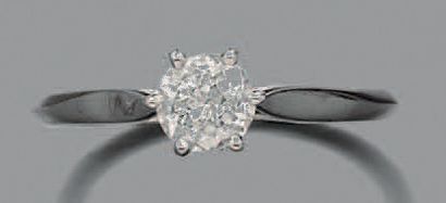 Bague en or gris 18K (750) sertie d'un diamant...