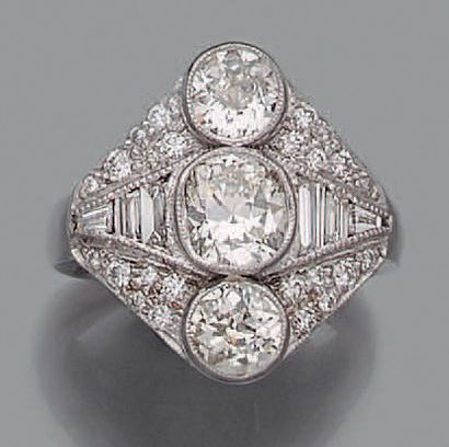 null A losangique white gold ring (750 thousandths) set with brilliant-cut diamonds...