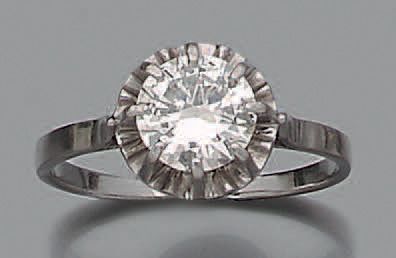 null Bague solitaire en platine (950 millièmes) serti d'un diamant taille brillant....