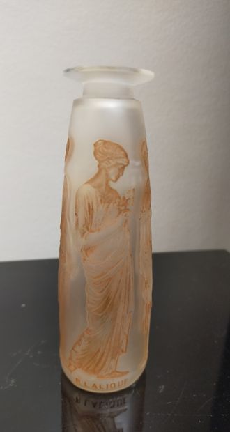  René LALIQUE (1860 – 1945) pour COTY (parfumeur)
	Flacon « Ambre antique », modèle... Gazette Drouot