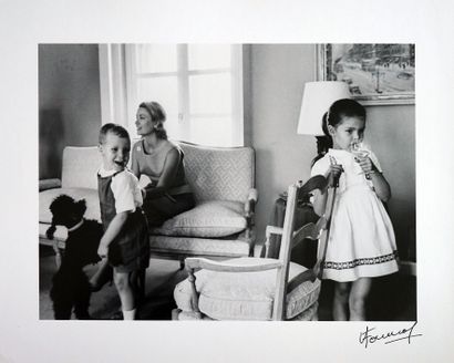 null Grace Kelly et ses enfants 1952tirage sur papier Baryta , format 40x50 cm signé...