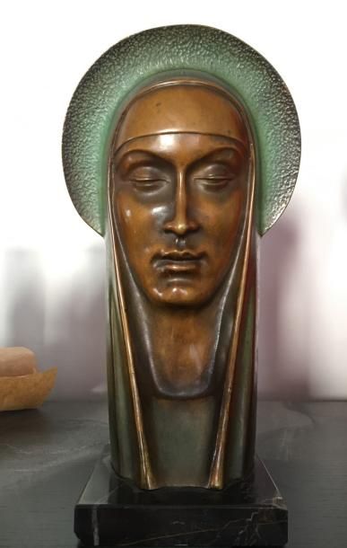 MAX LE VERRIER (1891-1973) 
Vierge.
Bronze à double patine.
Signé sur la base.
Socle...