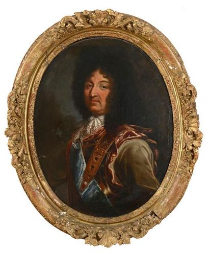 ECOLE FRANCAISE du XVIIIe siècle, atelier de Hyacinthe RIGAUD 
Portrait du roi Louis...
