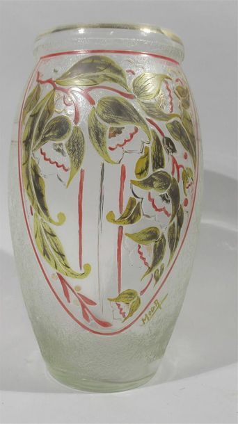 null MODA - Vase en verre de forme pansue à décor givré gravé à l'acide de roses...