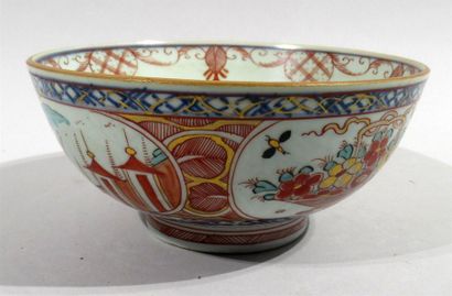 null Bol en porcelaine à décor IMARI - Japon, XXe siècle (fêle traversant) H:7cm