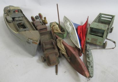 null Ensemble de maquettes de bateaux, jouets pour enfant dont camion en bois polychrome...