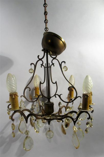 null Lustre cage en bronze doré à six bras de lumières et à décor de pampilles -...