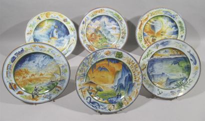 null LIMOGES - Suite de six assiettes en porcelaine à décor polychrome en hommage...