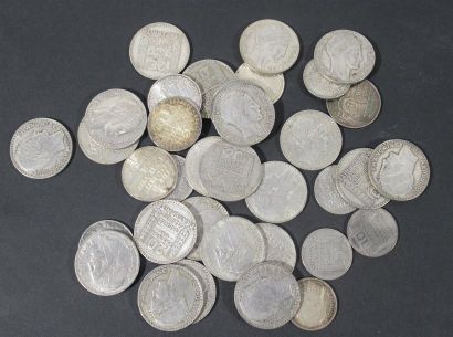 null LOT DE PIECES en argent démonétisées comprenant : - 23 pièces en argent 20 francs...