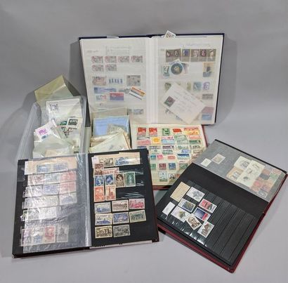 null Petite collection de timbres français et étrangers, anciens et neufs, oblitérés...