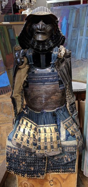 null Deux armures de samouraï ayant servi de modèle pour la réalisation des oeuvres...