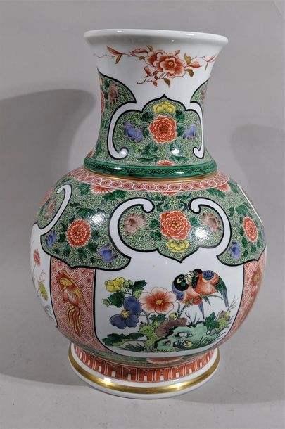 null Yvette CHAMPAGNE-BUTAULT (XXe) à PIERREFONDS - Grand vase en porcelaine à décor...