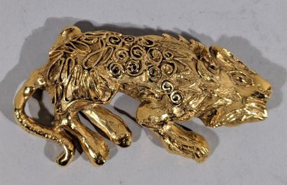 null Jean-Louis SCHERRER par GOOSSENS - PARIS - Broche Lion en métal doré à décor...