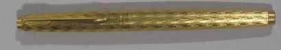 null PARKER : Stylo à plume en or 18K (750/oo), le corps en métal doré guilloché....
