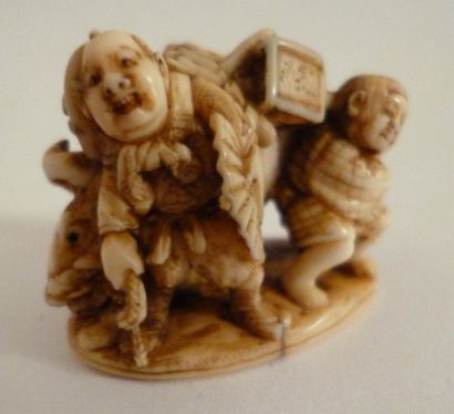 null Beautiful ivory netsuke well round and carved with details of two musicians...