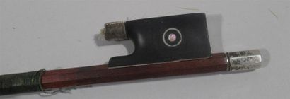 null Violin bow, pernambuco stick, with silver winding - Signed "P.C." - Lg : 74,5...
