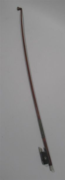 null Violin bow, pernambuco stick, with silver winding - Signed "P.C." - Lg : 74,5...