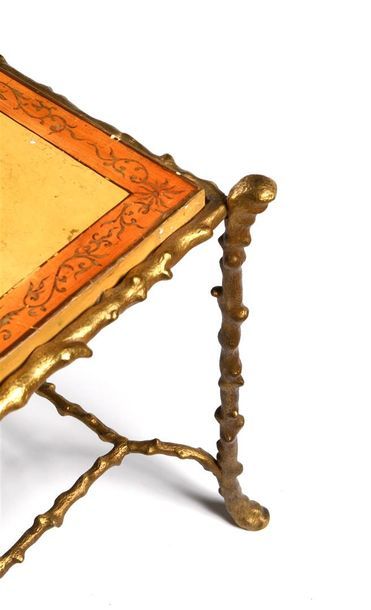 null VALERIAN RYBAR & JEAN-FRANCOIS DAIGRE - Table basse avec piétement en bronze...