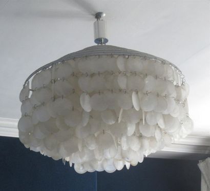 null VERNER PANTON (1926-1998) in the taste of Important round chandelier decorated...