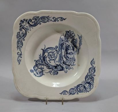 null CREIL ET MONTEREAU Deux assiettes en faience représentant "l'entrée à Milan...