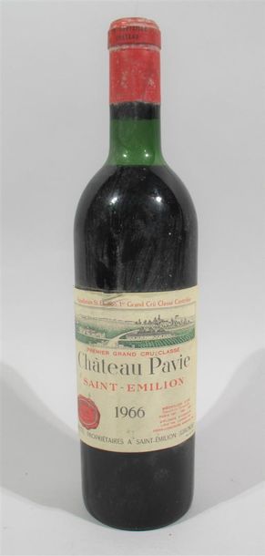 null Une bouteille de CHATEAU PAVIE Saint Emilion Premier Grand Cru VALETTE propriétaires...