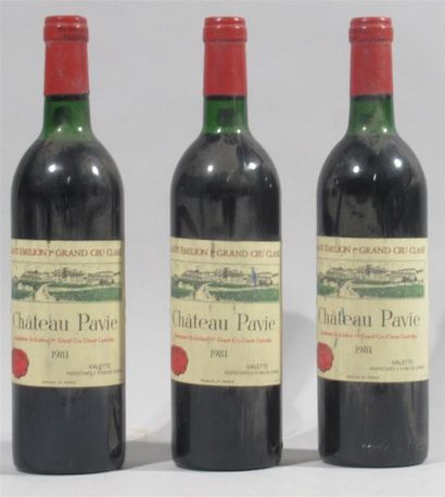 null Trois bouteilles de CHATEAU PAVIE 1981 (étiquettes légèrement abimées) 