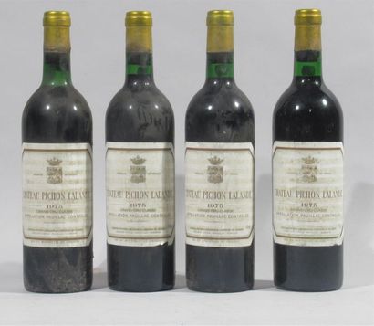 null Quatre bouteilles de PICHON LALANDE 1975 (étiquettes légèrement passées) 