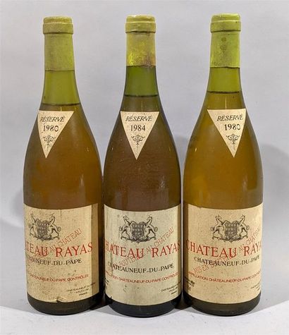 null 2 bouteilles de CHATEAU RAYAS blanc - Chateauneuf du Pape 1980 1 bouteille de...