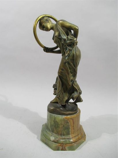 null Jean-Léon GÉROME (1824-1904) "Femme au cerceau" Epreuve en bronze à patine dorée...